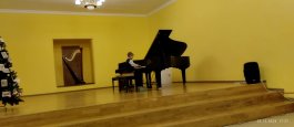 Классный концерт преподавателей Трофимовой Е.А. и Щербиной Л.Н. «Пляшут нотки вокруг ёлки». 