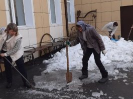 Проведены работы по ворошению снега