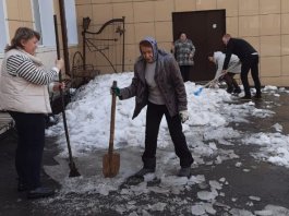 Проведены работы по ворошению снега