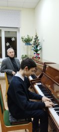 Украшение школы к Новому году: классы радуют нас праздничными нарядами!
