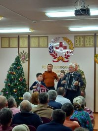 Юные музыканты Чебоксарской ДМШ №1 поздравили ветеранов боевых действий с Новым годом