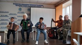 Юные музыканты поздравили медиков с Международным женским днем