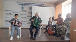 Юные музыканты поздравили медиков с Международным женским днем