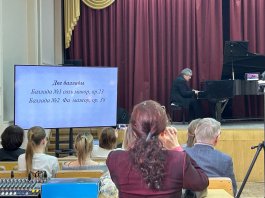 Юные пианистки вдохновились музыкой Ф. Шопена!