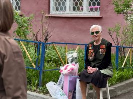 Музыкальный подарок для ветерана от юных музыкантов