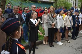 Музыкальный подарок для ветерана от юных музыкантов