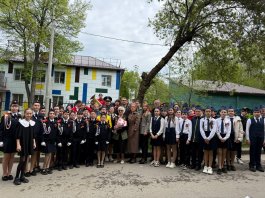 Музыкальный подарок для ветерана от юных музыкантов
