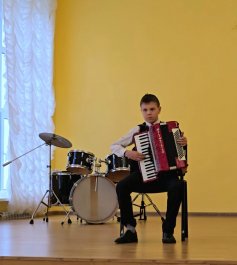 «Цветущий май» в музыкальной школе: авторский концерт, посвященный юбилею Победы и творчеству Станислава Григорьева