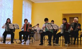 «Цветущий май» в музыкальной школе: авторский концерт, посвященный юбилею Победы и творчеству Станислава Григорьева