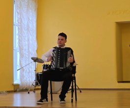 «Цветущий май» в музыкальной школе: авторский концерт, посвященный юбилею Победы и творчеству Станислава Григорьева