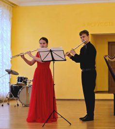 «Цветущий май» в музыкальной школе: авторский концерт, посвященный юбилею Победы и творчеству Станислава Григорьева