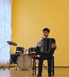 «Цветущий май» в музыкальной школе: авторский концерт, посвященный юбилею Победы и творчеству Станислава Григорьева