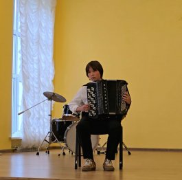 «Цветущий май» в музыкальной школе: авторский концерт, посвященный юбилею Победы и творчеству Станислава Григорьева