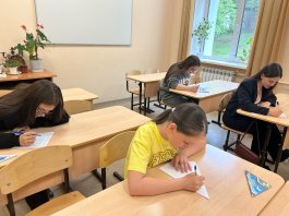 Юные пианисты МБУДО ЧДМШ №1 им. С.М. Максимова поздравили участников СВО с Днем России!