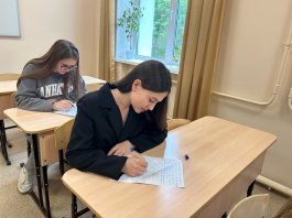 Юные пианисты МБУДО ЧДМШ №1 им. С.М. Максимова поздравили участников СВО с Днем России!