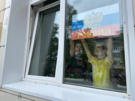 Музыкальная школа №1 им. С.М. Максимова присоединилась к Всероссийской акции «Флаги России»