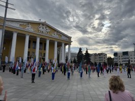 Преподаватели Чебоксарской детской музыкальной школы №1 им. С. М. Максимова приняли участие в акции, посвящёной дню  Российского флага