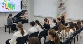 В Центре одаренных детей «Эткер» завершилась профильная смена для юных пианистов.