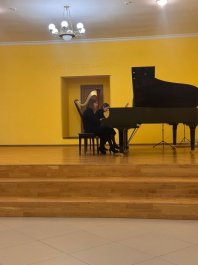 В ЧДМШ N1 им. Максимова состоялся праздничный концерт преподавателей Чебоксарской детской музыкальной школы №1 «Волшебство декабря».
