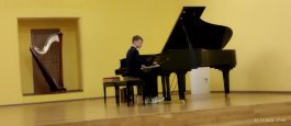 Новогодний концерт «В гостях у сказки» учащихся преподавателей Трофимовой Е.А. и Щербиной Л.Н.