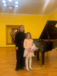 Новогодний концерт «В гостях у сказки» учащихся преподавателей Трофимовой Е.А. и Щербиной Л.Н.