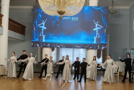 Ансамбль флейтистов выступил на федеральном показе модельной школы «Happy Kids».