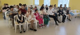 В преддверии празднования Дня Великой Победы состоялся концерт юных пианистов музыкальной школы имени Степана Максимова.