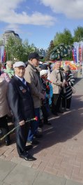 В День Победы преподаватели Чебоксарской детской музыкальной школы имени Степана Максимова возложили цветы к Монументу Воинской Славы. 