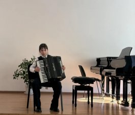 10 сентября в Чебоксарской детской музыкальной школе №1 им. С.М. Максимова прошел школьный конкурс юных исполнителей на народных инструментах «Мои музыкальные каникулы».