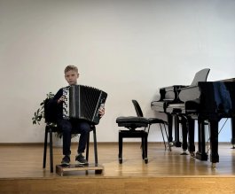 10 сентября в Чебоксарской детской музыкальной школе №1 им. С.М. Максимова прошел школьный конкурс юных исполнителей на народных инструментах «Мои музыкальные каникулы».